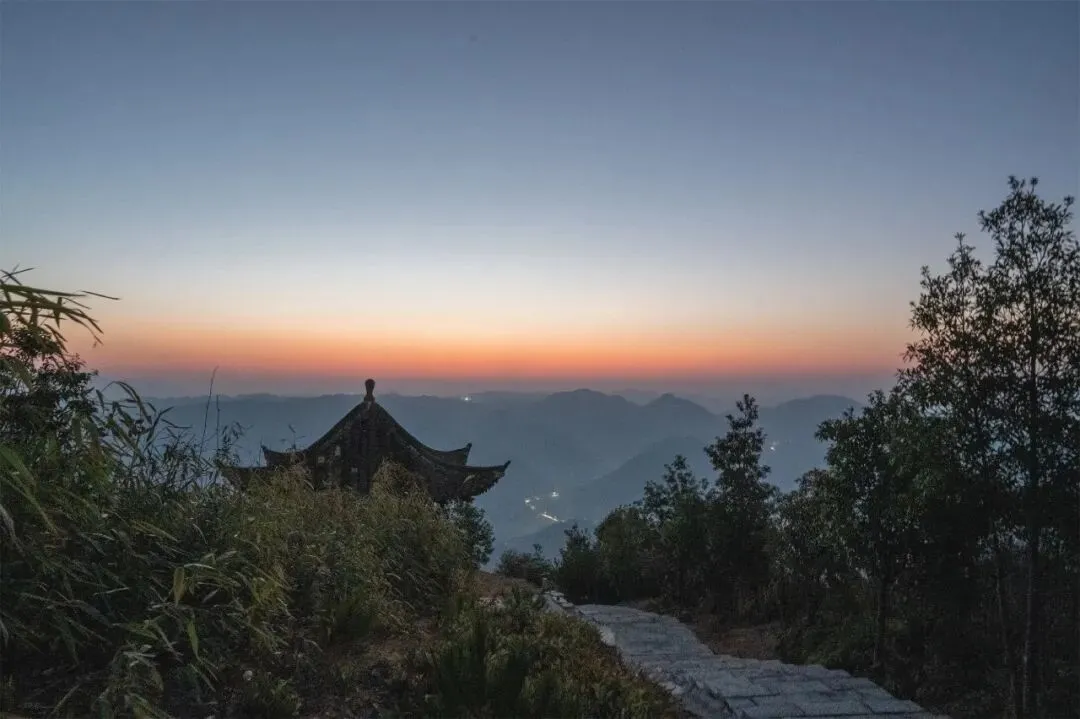静听山风(摄影:艺净)